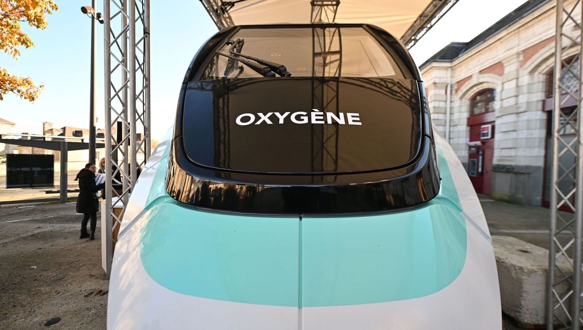 La maquette de la future rame Oxygène du Clermont - Paris lors de sa présentation en décembre 2022