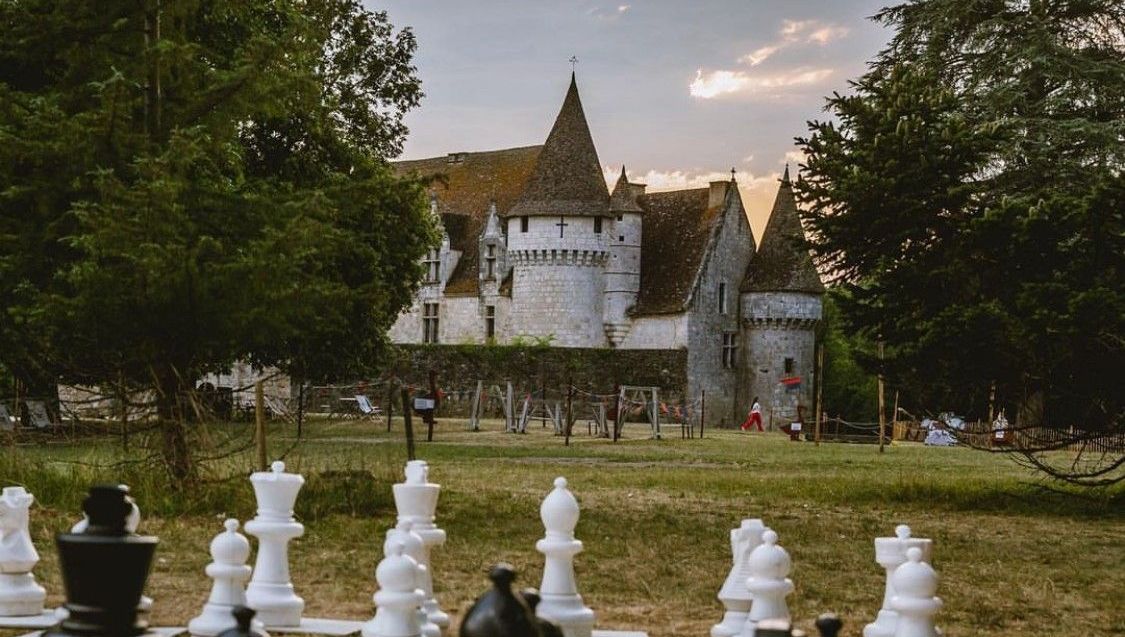 Le château de Bridoire, à Ribagnac en Dordogne, recrute trois animateurs du 8 juillet au 25 août