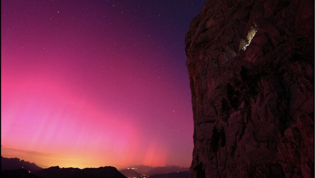 Une magnifique aurore boréale, au pied du Mont-Aiguille