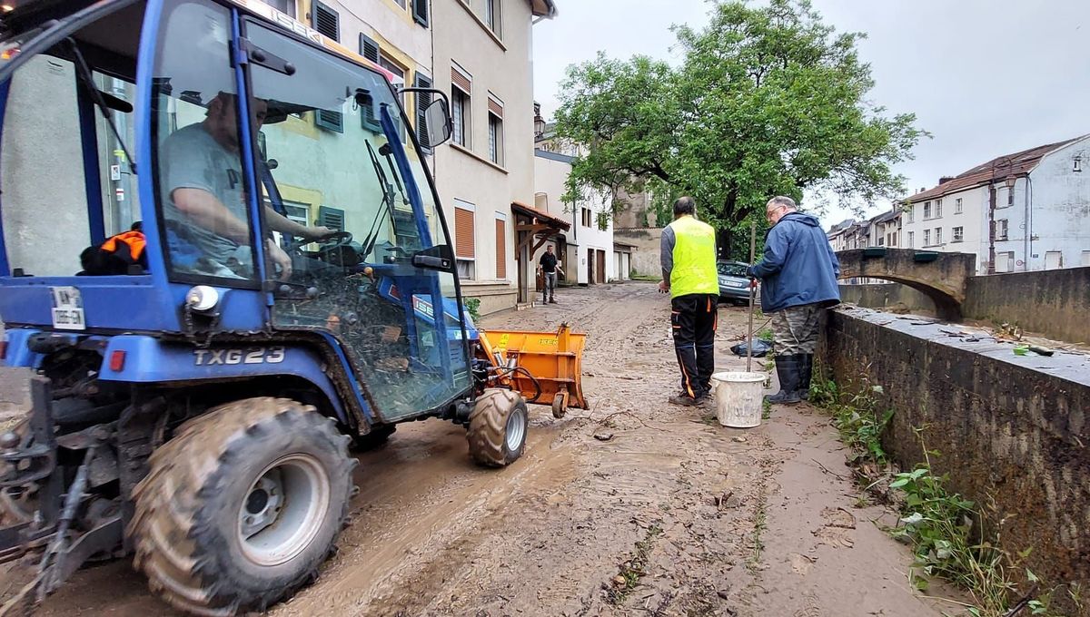 Dans les communes touchées par les inondations en Moselle (comme ici à Sierck-les-Bains), la solidarité s'organise.