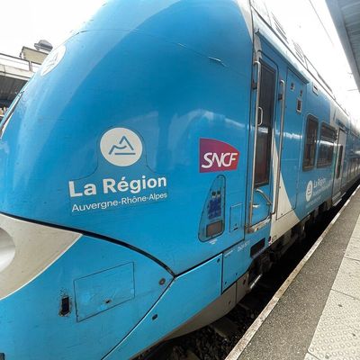 TER Auvergne-Rhône-Alpes en gare de Grenoble (Isère).