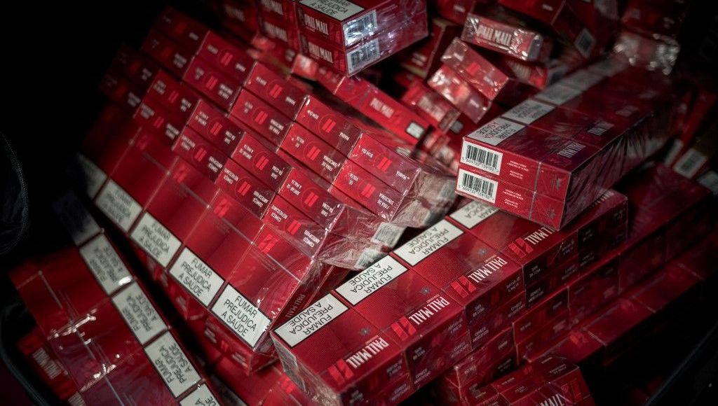 Quelque 200 cartouches de cigarettes ont été retrouvées chez l'un des suspects à Périgueux, dimanche 27 mai (photo d'illustration).