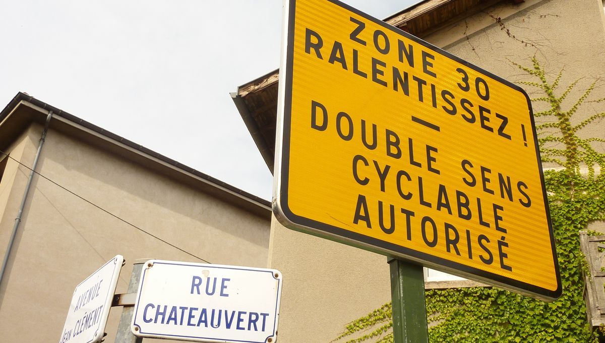 Les panneaux zone 30 quadrillent le quartier Châteauvert à Valence. 