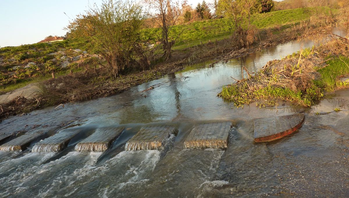 Ces installations au sol ont permis d'évacuer l'eau de la Savasse plus facilement lors des inondations de Peyrins, en nord Drôme