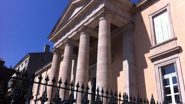 Derrière les grilles du palais de Justice de Privas en Ardèche, mars 2014. 