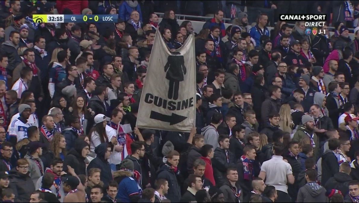La banderole misogyne dans le stade de l'OL lors de Lyon-Lille samedi lors de la 22e journée de Ligue 1