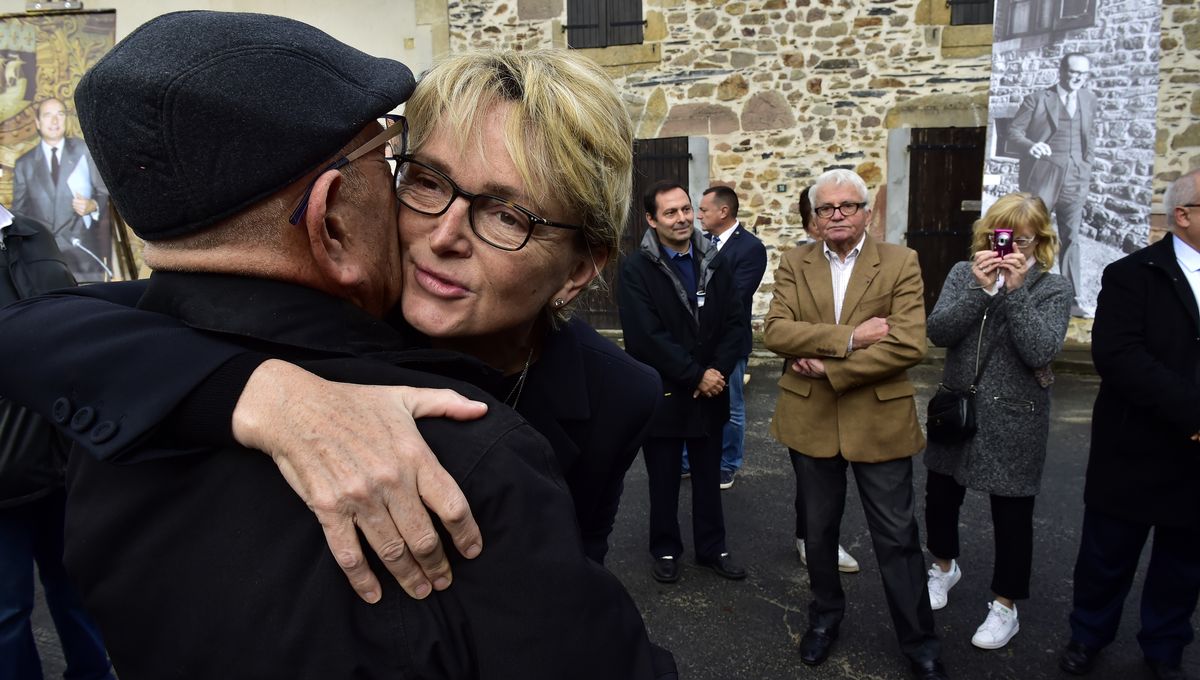 Claude Chirac a sillonné le village de jeunesse de son père, à la rencontre des habitants de Sainte-Féréole.