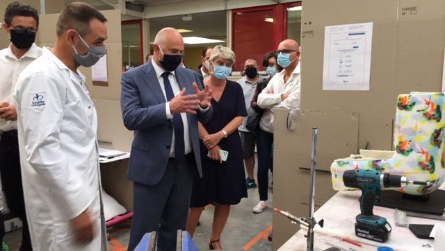 Le secrétaire d'Etat Laurent Pietraszewski en visite chez Schaeffler Orthopédie