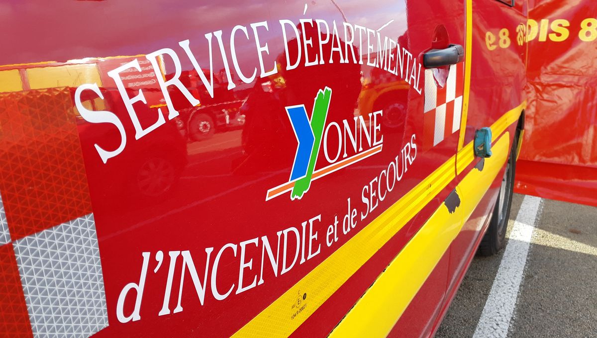 Une femme de 21 ans est décédée durant l'accident. Une seconde, âgée de 35 ans,  a été légèrement blessée et transportée à l'hôpital d'Auxerre. (photo d'illustration)