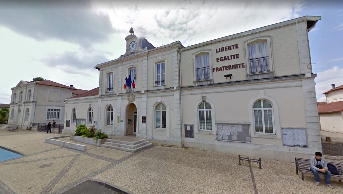 La mairie de Labouheyre.