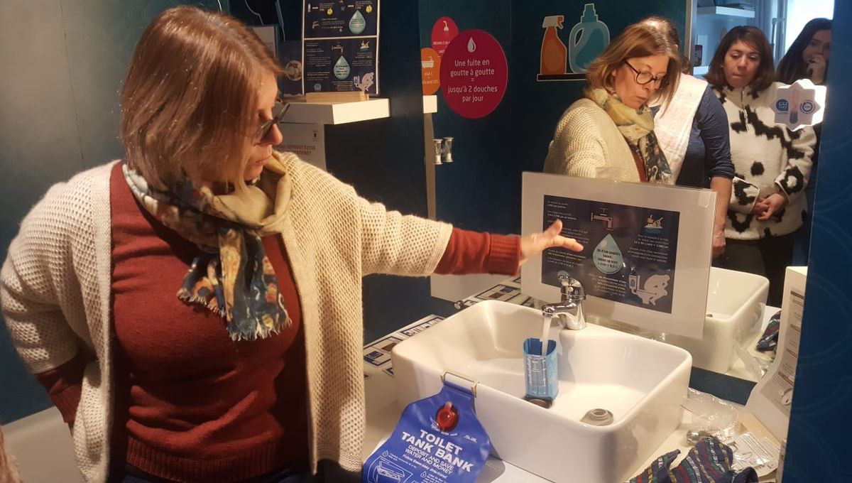 En installant un éco-mousseur sur son robinet, on peut économiser jusqu'à 20 litres d'eau par minute selon Isabelle Delahaye, animatrice de la Ville de Nantes