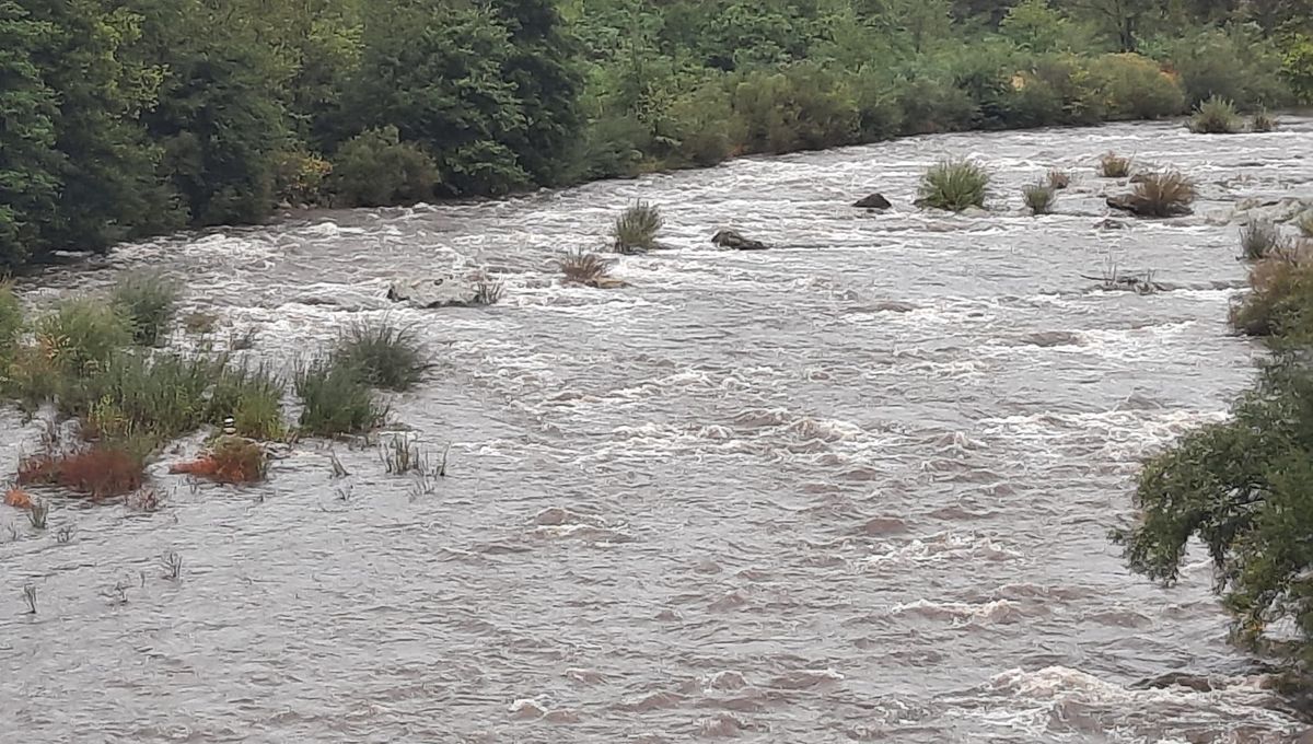 Les rivières, comme ici l'Ardèche à Pont-d'Aubenas, ont gonflé après les pluies