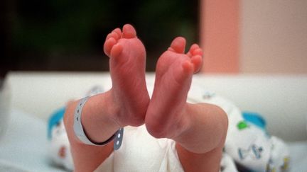 Les nourrissons avant l'âge de deux mois, moment de la première injection obligatoire du vaccin contre la coqueluche, sont particulièrement vulnérables face à cette maladie d'origine bactérienne. (photo d'illustration) (DIDIER PALLAGES / AFP)