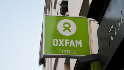 Enseigne de Oxfam France, à Paris, le 12 décembre 2023. (MAGALI COHEN / HANS LUCAS via AFP)