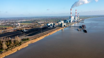 Centrale électrique à charbon de Cordemais sur les bords de Loire, le 7 décembre 2022 (FRANCK DUBRAY / MAXPPP)
