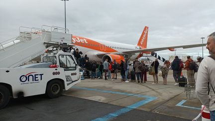 Embarquement passagers Easyjet sur le tarmac de Toulouse-Blagnac aéroport avion - PHOTO D'ILLUSTRATION (RADIOFRANCE - Bénédicte Dupont)
