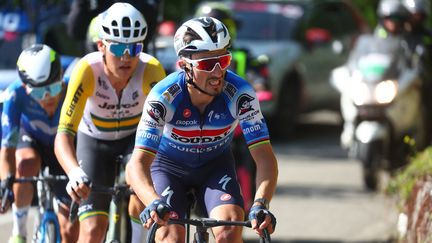Julian Alaphilippe et ses deux compagnons d'échappée, Luke Plapp et Pelayo Sanchez, sur la 6e étape du Giro, le 9 mai 2024. (LUCA BETTINI / AFP)