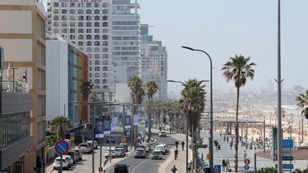 La plage de Tel Aviv, le 19 avril 2024. (JACK GUEZ / AFP)