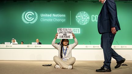 La militante Licypriya Kangujam à la COP 28, le 11 décembre 2023 à Dubaï. (MARTIN DIVISEK / EPA / MAXPPP)