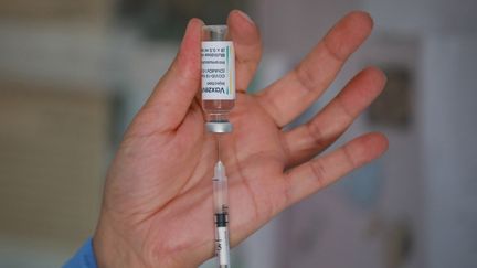 AstraZeneca retire son vaccin contre le Covid face au "déclin de la demande", indique le groupe pharmaceutique (photo d'illustrtion,  mercredi 8 mai 2024) (LOUAI BESHARA / AFP)