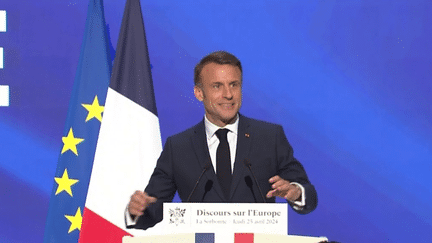 Politique : Emmanuel Macron dresse le bilan de ses sept années à l'Élysée (franceinfo)
