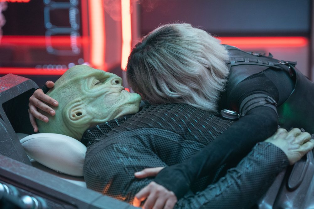 L-R Elias Toufexis as L’ak and Eve Harlow as Moll in Star Trek: Discovery, episode 7, season 5, streaming on Paramount+, 2023. Photo Credit: Marni Grossman /Paramount+
