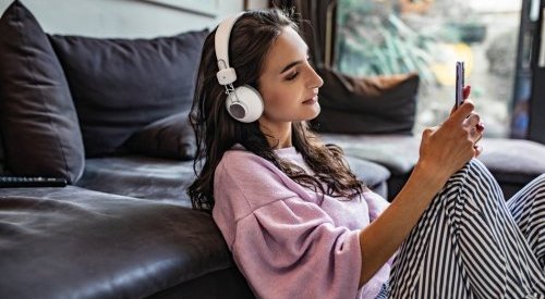 États-Unis : Popularité croissante des podcasts chez les femmes et les jeunes