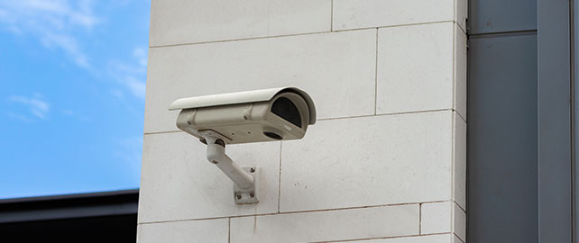 L’utilisation des caméras de surveillance au travail décryptée par la Cnil