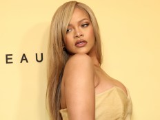 Rihanna Again Teases New Album ‘R9’: ‘It’s Gonna Be Amazing’
