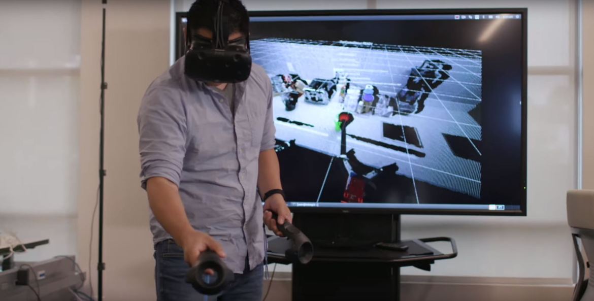 Toyota réalité virtuelle formation robots domestiques