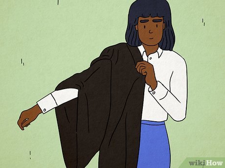 Step 2 Try on your graduation gown.