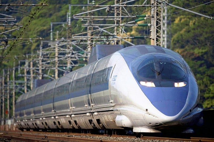 山陽新幹線を走行する「５００系」（ＪＲ西日本提供）