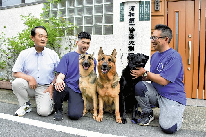 「県民の安心安全を守る」と意気込む（左から）敏雄さん、雄太さん、文仁さん（１９日、さいたま市浦和区で）