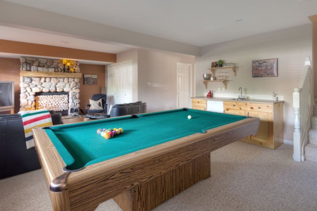 Mountain view cabin | Fire pit | deck | pool table