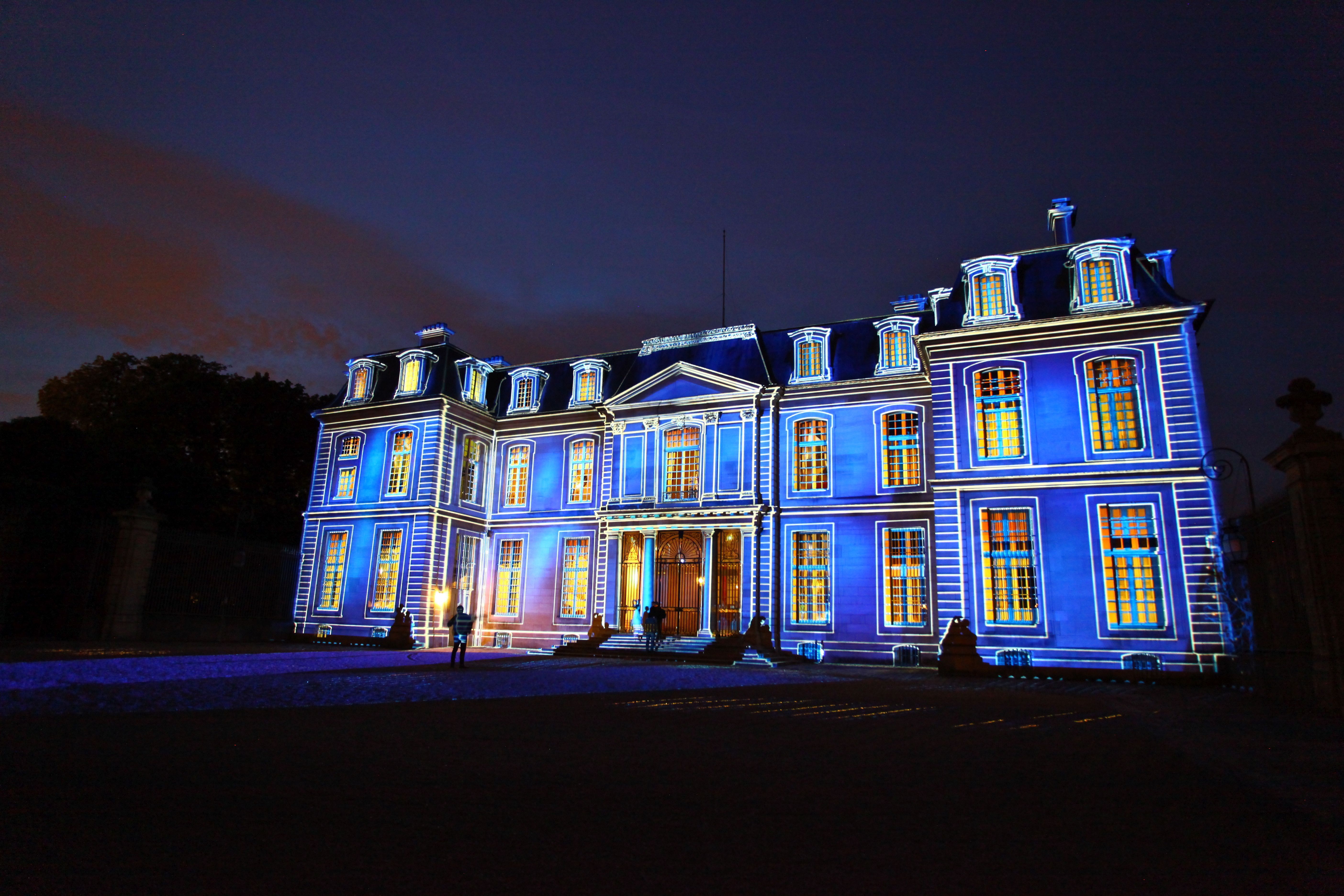 À l'occasion de la Nuit européenne des musées, le Château de Champs-sur-Marne, près de Paris, ouvre ses portes aux visiteurs proposant plusieurs animations.