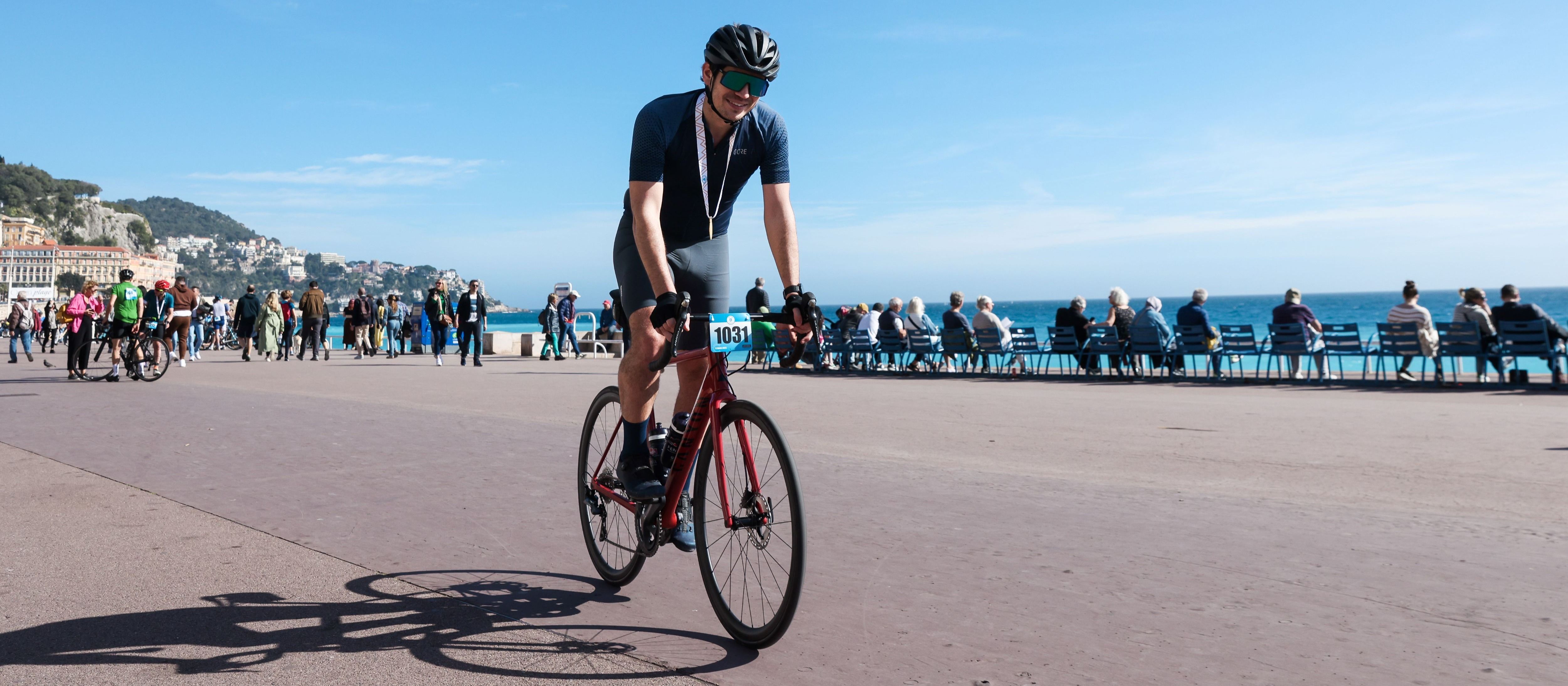 Comme lors de la course cycliste reliant Paris à Nice, l'arrivée du Tour de France 2024 se déroulera sur l'iconique Promenade des Anglais. 