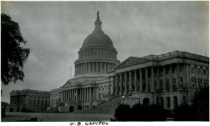 96-07-08-alb09-221, View of the domed U.S. Capitol, housing both the Senate and House of Representatives, c. 1925
