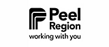 白い背景に黒いフォントで記載された "あなたと一緒に働いているピール地域" という標語の横にスタイル化された "p" が置かれたピール地域のロゴ。