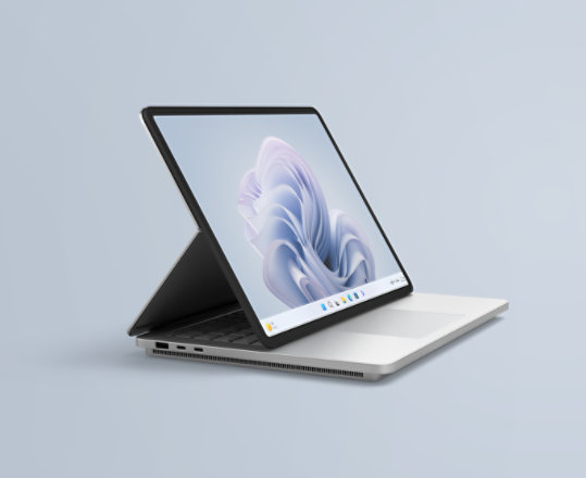 Surface Laptop Studio 2 v barvě Platinum