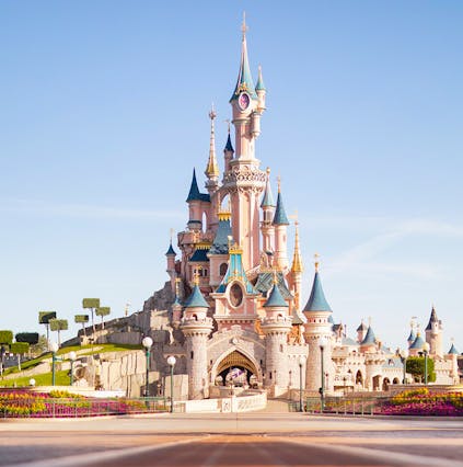 Navigating the Disneyland Park® in Disneyland Paris