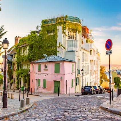 Explore Paris by foot with a free walking tour at Montmartre