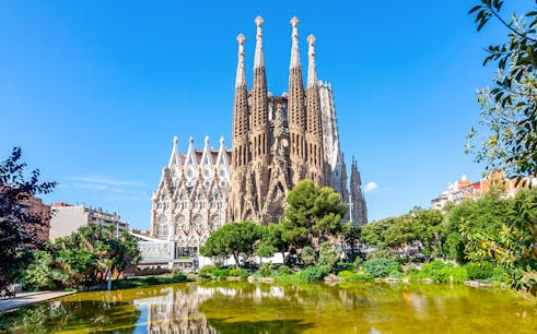 sagrada familia fast-track tickets with hosted entry-1