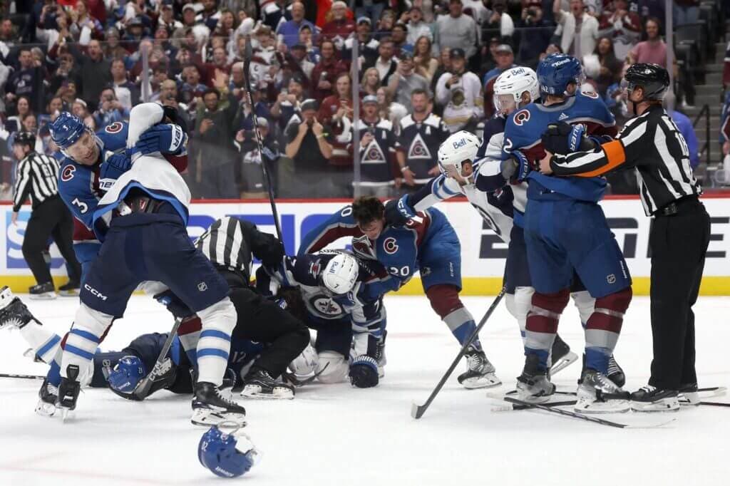 Duhatschek: Bloody finish in Jets vs. Avalanche result of unnecessary playoff mentality
