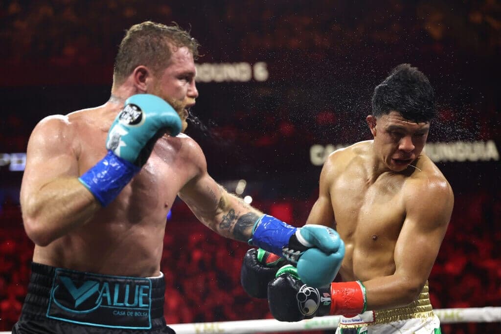 Canelo Alvarez outclasses Jaime Munguía to defend title, reputation as world's preeminent boxer