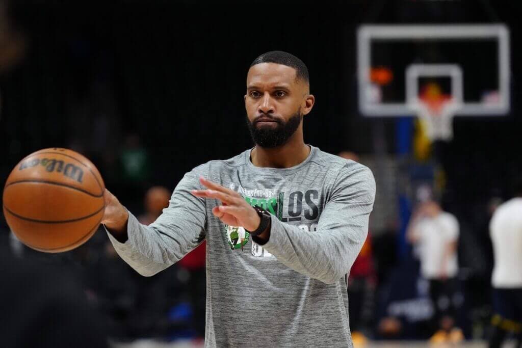 Hornets hire Celtics assistant Charles Lee as head coach