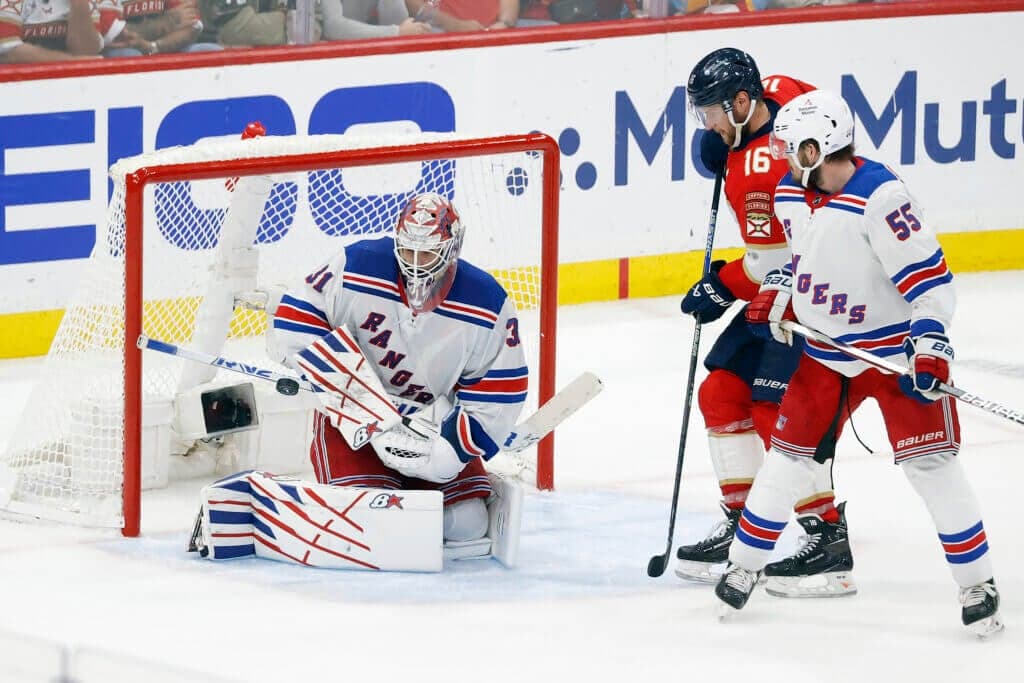Rangers vs. Panthers expert picks, odds: New York looks to take commanding 3-1 series lead in Florida