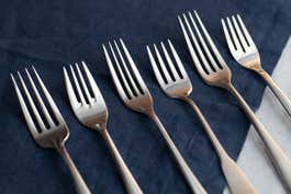 A collection of six forks of varying tine lengths.