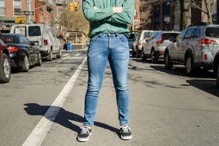 A tester modeling a lighter wash of the Uniqlo men's jeans.