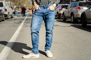 A tester modeling a lighter wash of the Bonobos premium stretch men's jeans.