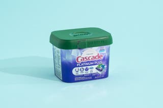 Our runner-up pick for best dishwasher detergent, Cascade Platinum Plus ActionPacs.